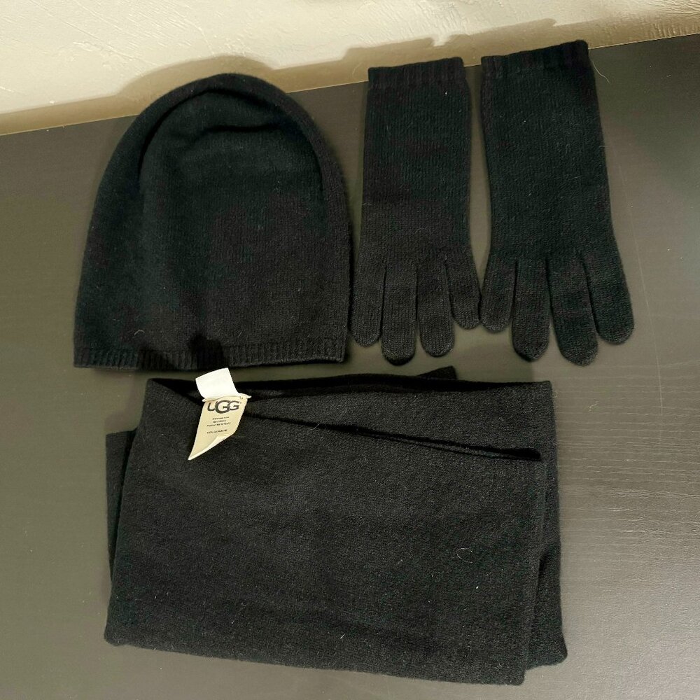 UGG 3-Piece Set: Hat, Scarf, Gloves